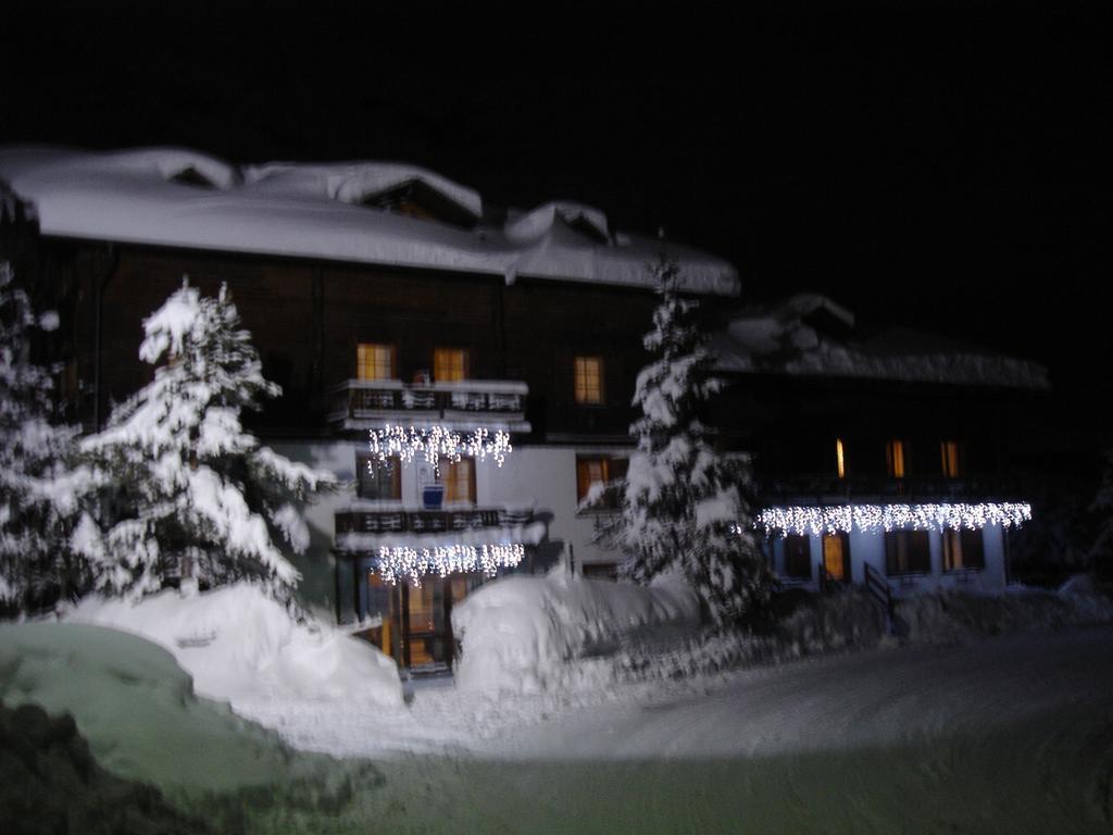 Chalet Del Sole Per Gruppi Aparthotel Livigno Exterior photo