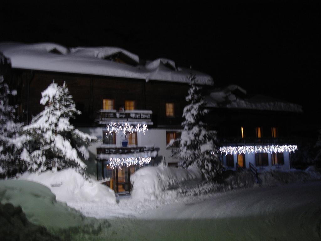 Chalet Del Sole Per Gruppi Livigno Exterior photo
