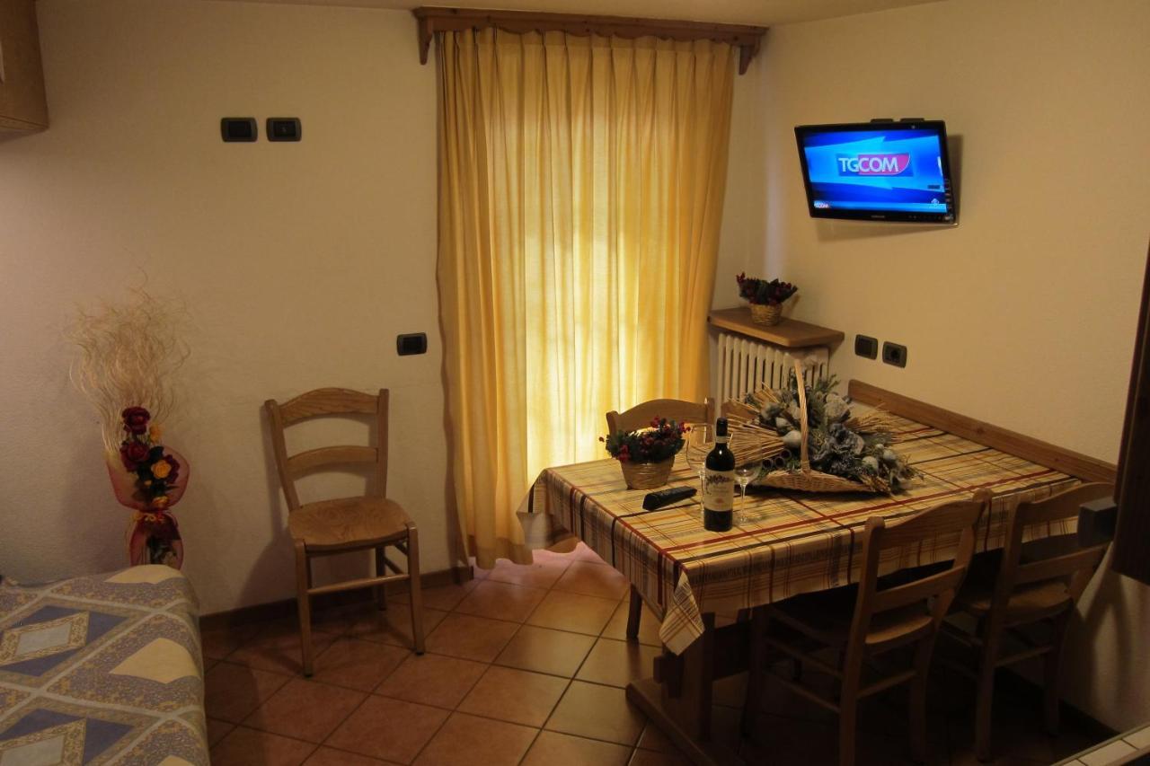 Chalet Del Sole Per Gruppi Livigno Room photo